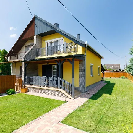 Holiday home Hibiscus By Interhome